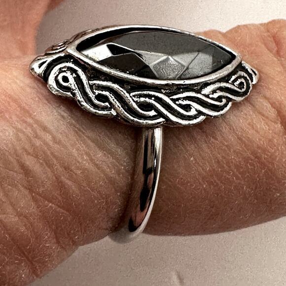 Avon Vintage Hematite Marquise Stone Celtic Twist Ring Silvertone faceted Sz 7.5 - Picture 2 of 9